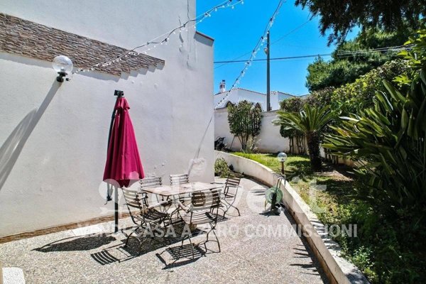 casa indipendente in vendita a Taranto in zona Solito-Corvisea