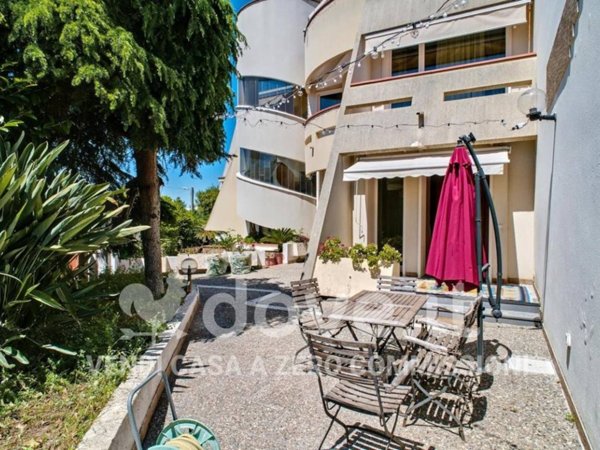 casa indipendente in vendita a Taranto in zona Solito-Corvisea