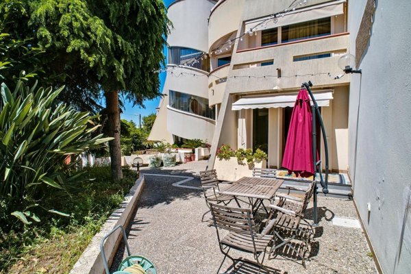 casa indipendente in vendita a Taranto in zona Solito-Corvisea