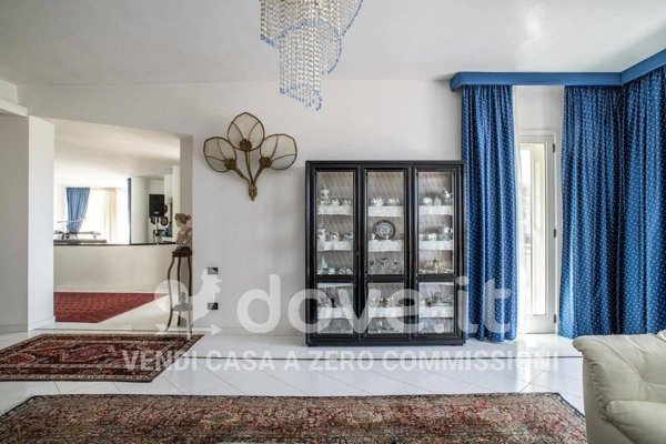 casa indipendente in vendita a Taranto in zona Solito-Corvisea