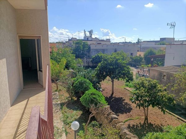 casa indipendente in vendita a Taranto in zona Lama