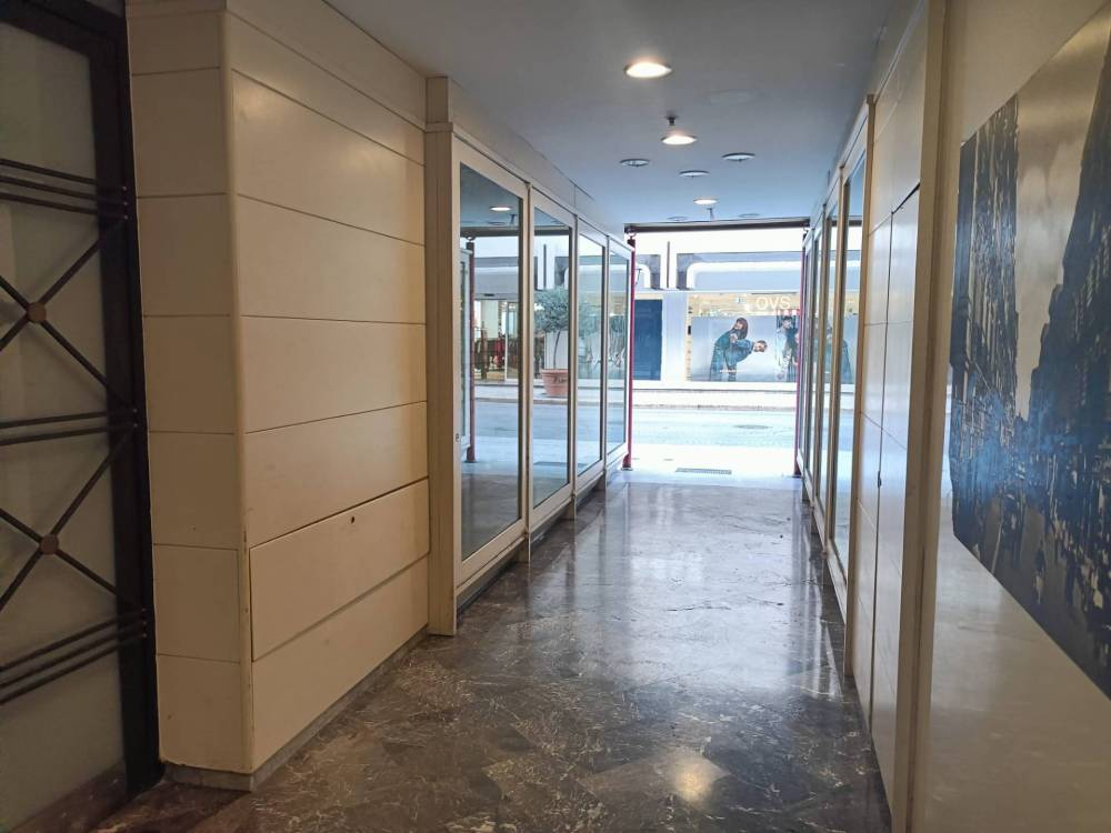 locale commerciale in vendita a Taranto in zona Borgo