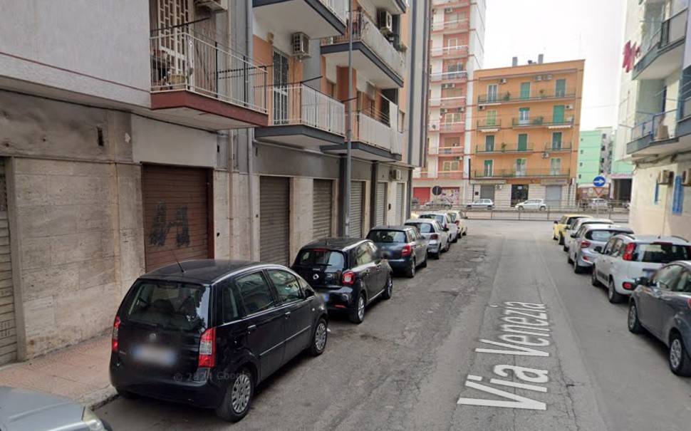negozio in vendita a Taranto in zona Solito-Corvisea
