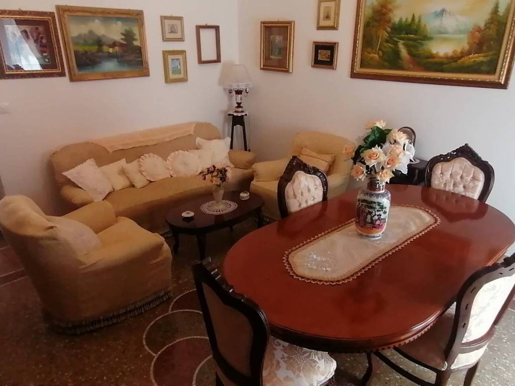 appartamento in vendita a Taranto in zona Borgo Antico