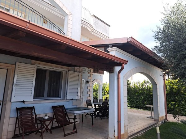 casa indipendente in vendita a Taranto in zona Solito-Corvisea