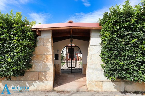 casa indipendente in vendita a Taranto in zona Solito-Corvisea