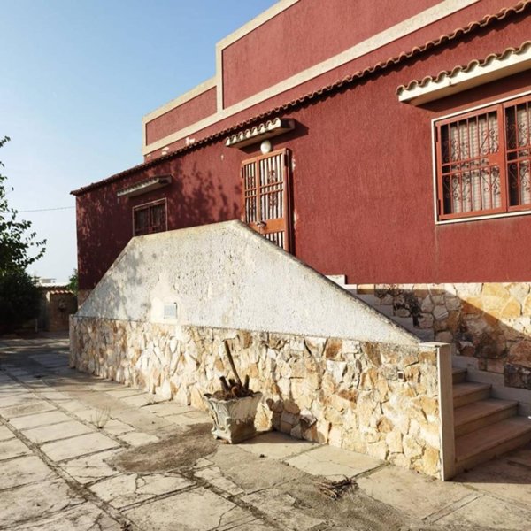 casa indipendente in vendita a Taranto in zona Solito-Corvisea