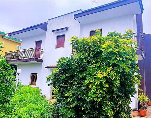 casa indipendente in vendita a Taranto in zona Solito-Corvisea
