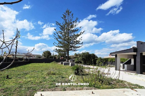 casa indipendente in vendita a Taranto in zona Solito-Corvisea