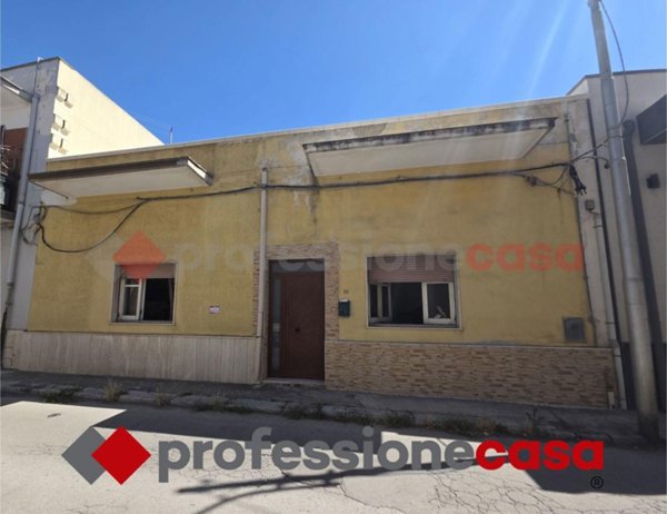 casa indipendente in vendita a Taranto in zona Solito-Corvisea
