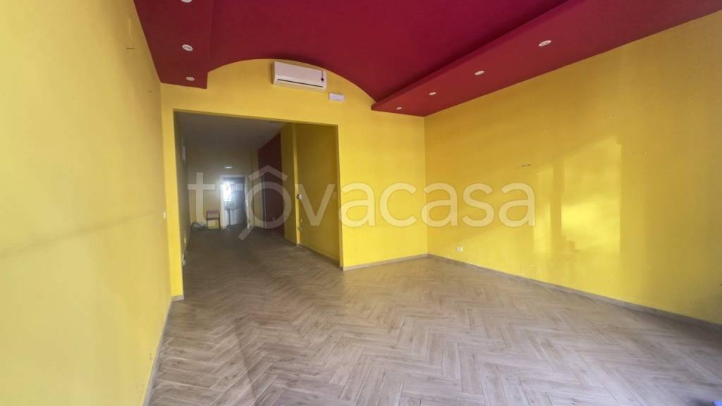 negozio in vendita a Taranto in zona Italia-Montegranaro