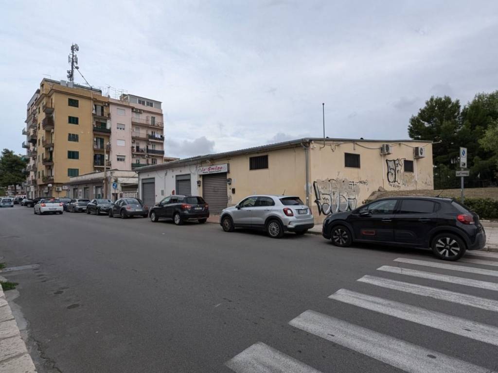 negozio in vendita a Taranto in zona Solito-Corvisea