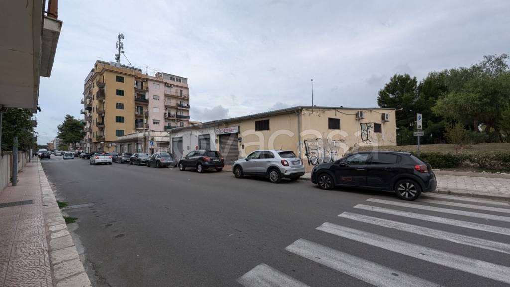 negozio in vendita a Taranto in zona Solito-Corvisea