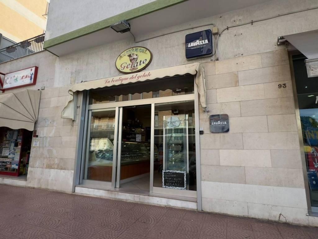 negozio in vendita a Taranto in zona Tre Carrare-Battisti