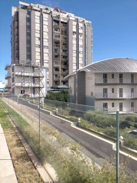 locale commerciale in vendita a Taranto in zona Borgo