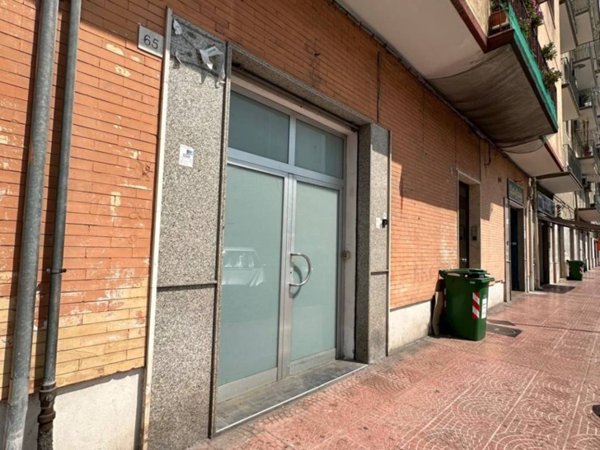 negozio in vendita a Taranto in zona Solito-Corvisea