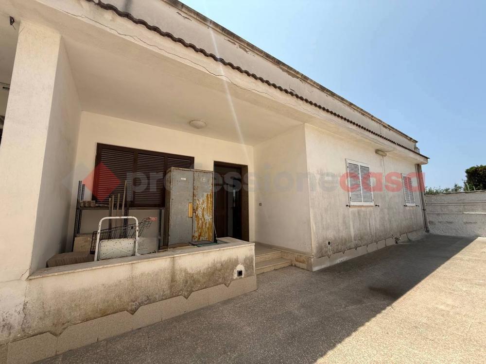 casa indipendente in vendita a Taranto in zona Lama