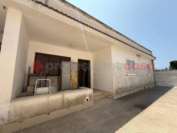 casa indipendente in vendita a Taranto in zona Lama