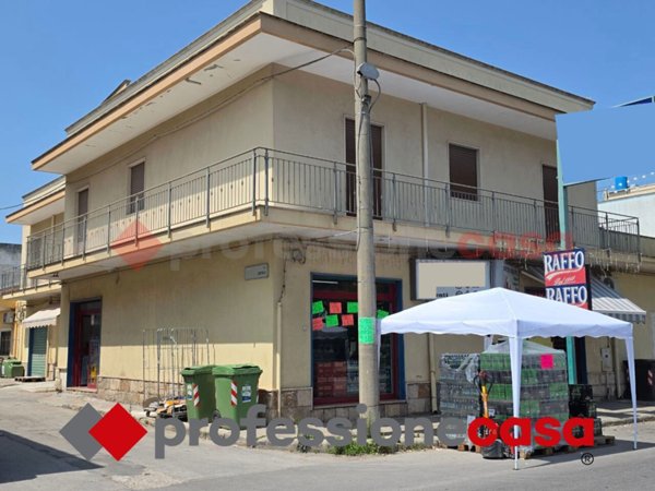 locale commerciale in vendita a Taranto in zona Borgo Antico