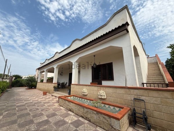 casa indipendente in vendita a Taranto in zona Lama