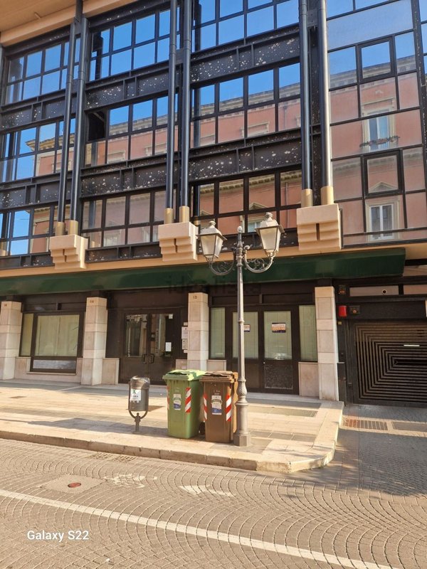 locale commerciale in vendita a Taranto