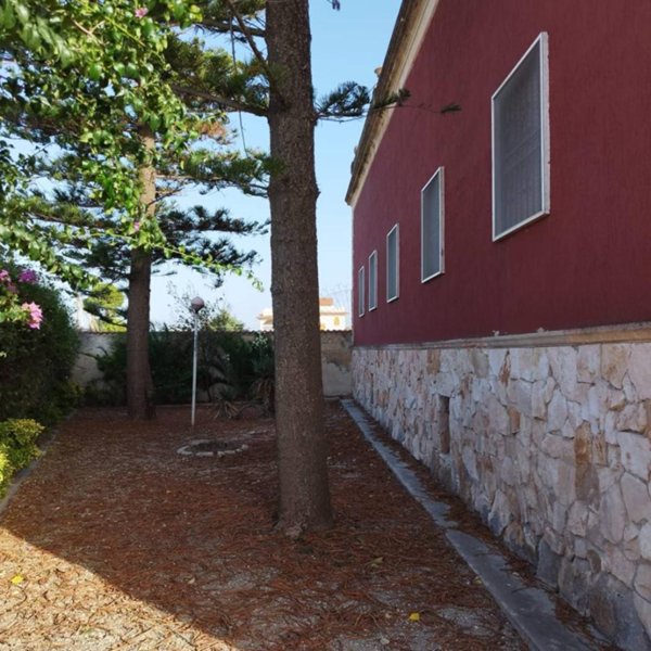 casa indipendente in vendita a Taranto in zona Solito-Corvisea