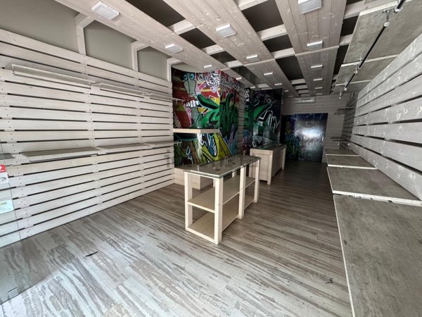 locale commerciale in vendita a Taranto
