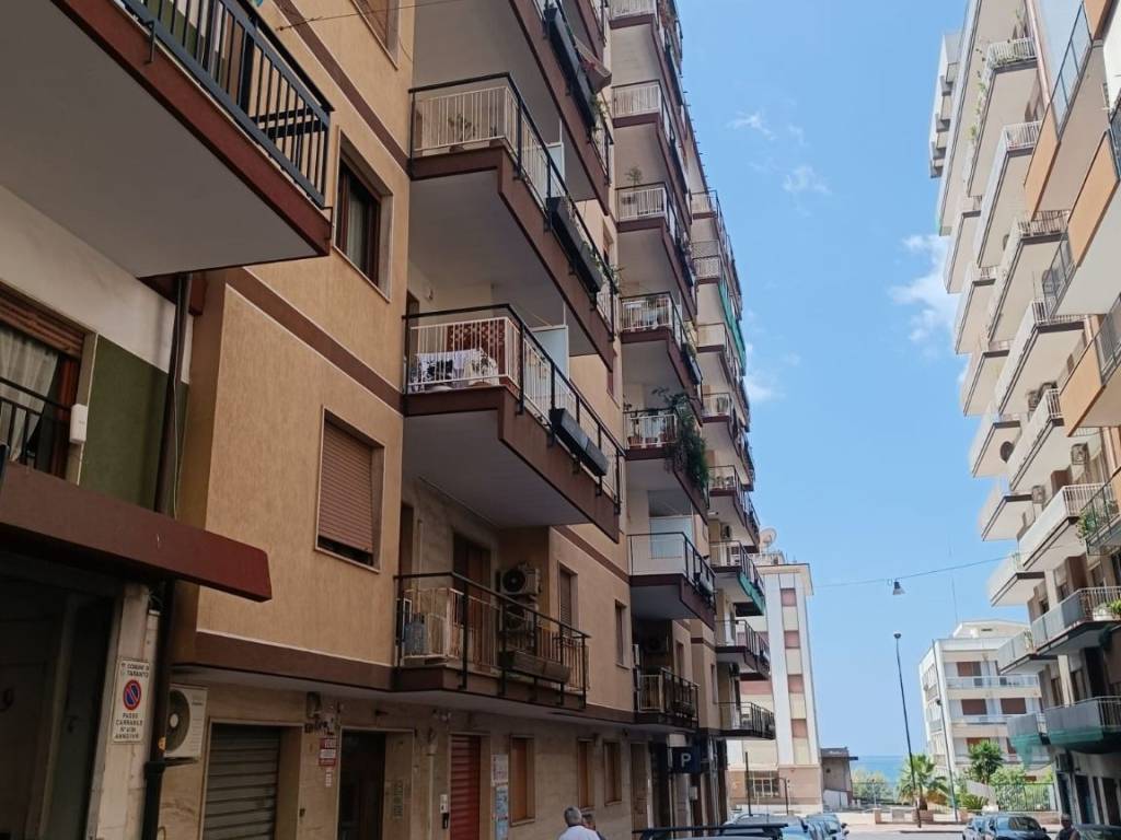 appartamento in vendita a Taranto in zona Italia-Montegranaro