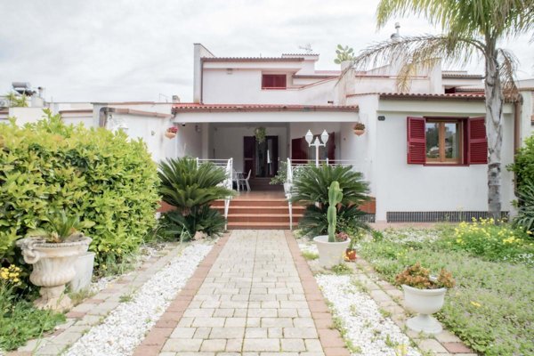 casa indipendente in vendita a Taranto in zona Solito-Corvisea