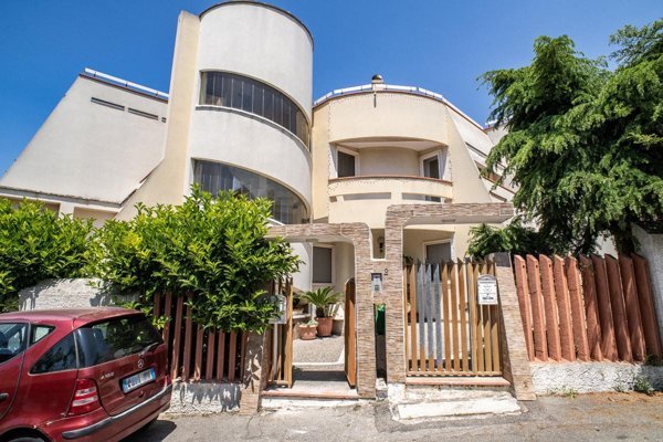 casa indipendente in vendita a Taranto in zona Solito-Corvisea