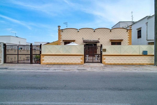 casa indipendente in vendita a Taranto in zona Solito-Corvisea