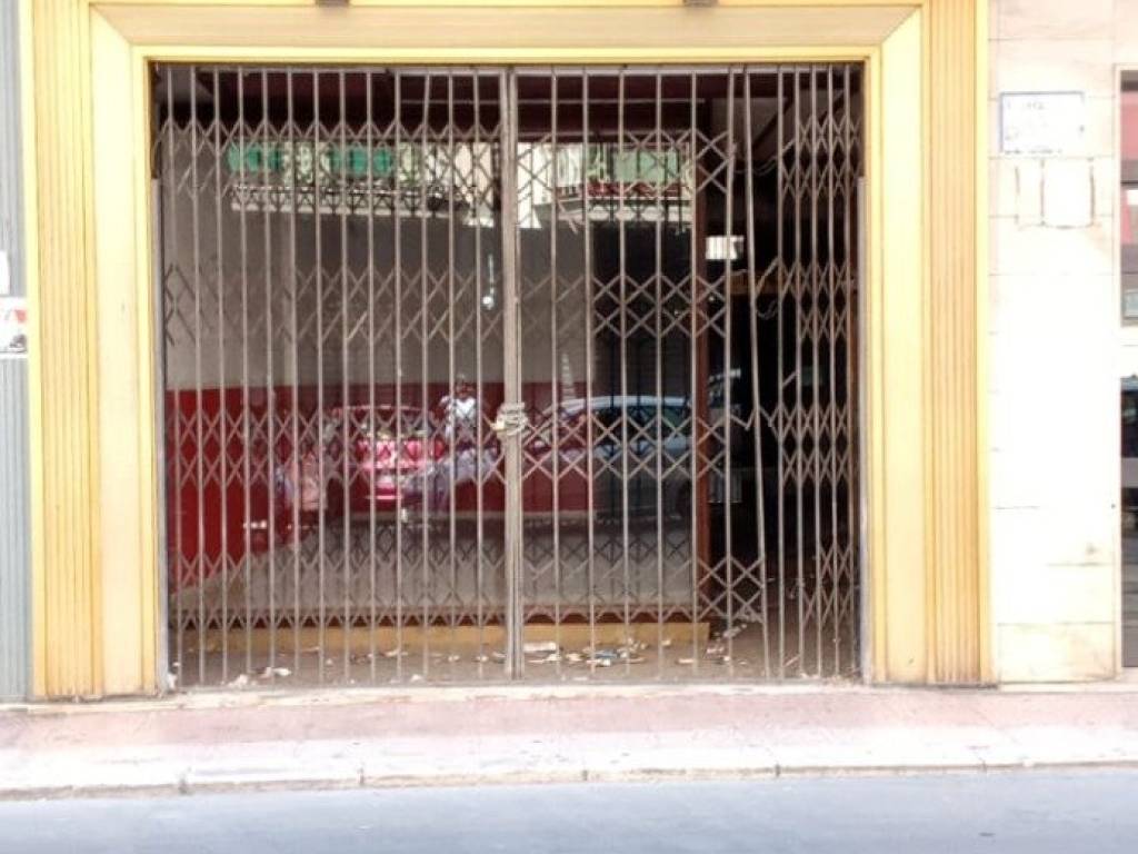 negozio in vendita a Taranto in zona Tre Carrare-Battisti