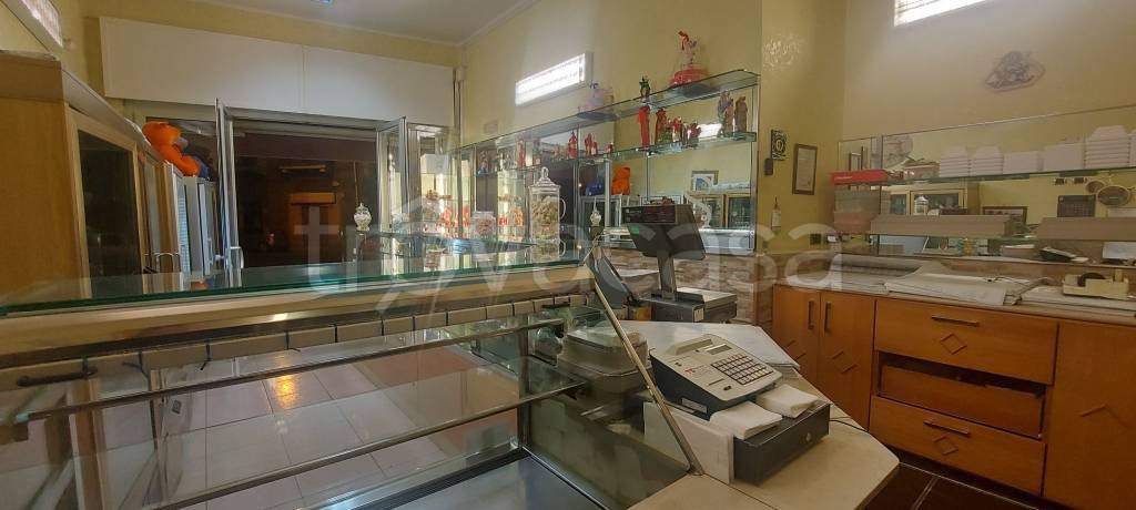 negozio in vendita a Taranto in zona Tamburi-Croce