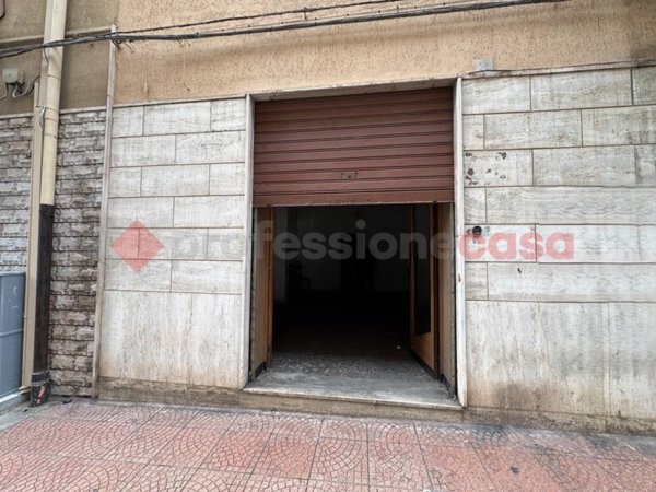 locale commerciale in vendita a Taranto in zona Borgo
