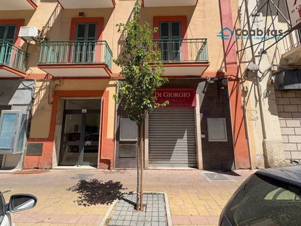 negozio in vendita a Taranto in zona Tre Carrare-Battisti