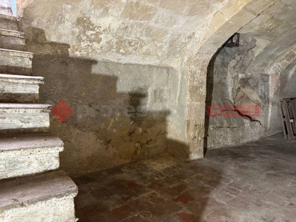 locale commerciale in vendita a Taranto in zona Borgo Antico