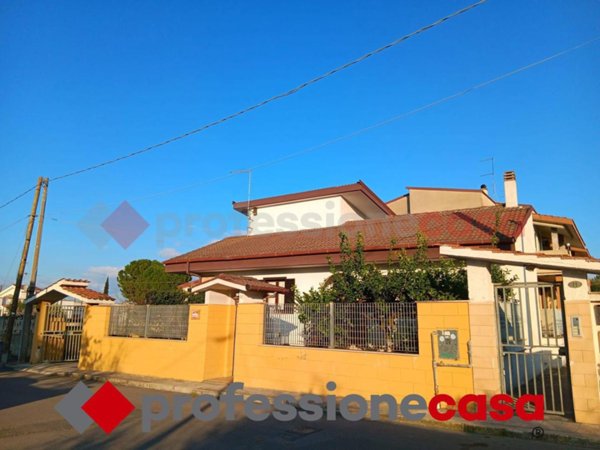 casa indipendente in vendita a Taranto in zona Solito-Corvisea
