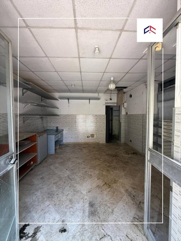 locale commerciale in vendita a Taranto in zona Borgo