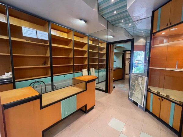 locale commerciale in vendita a Taranto