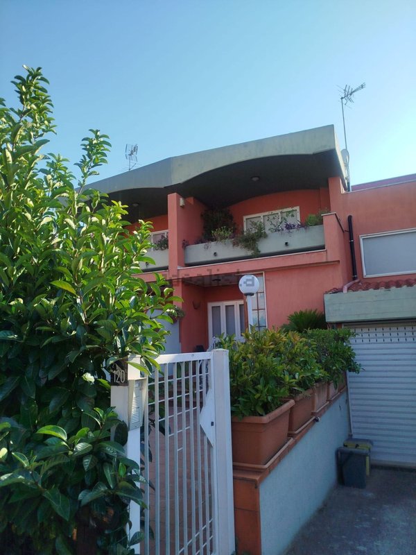 casa indipendente in vendita a Taranto