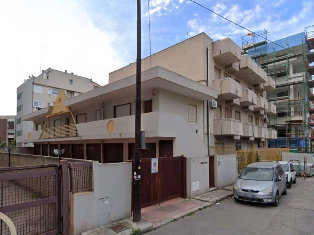 negozio in vendita a Taranto in zona Tre Carrare-Battisti