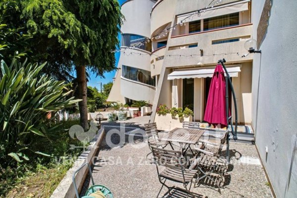 casa indipendente in vendita a Taranto in zona Lama