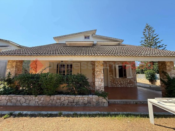 casa indipendente in vendita a Taranto in zona Lama