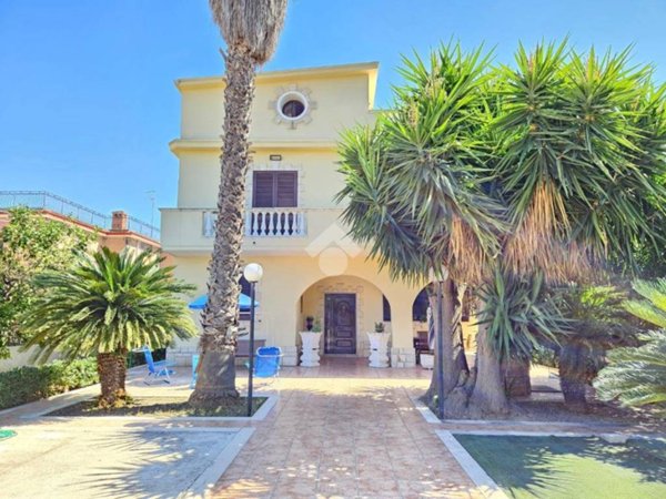 casa indipendente in vendita a Taranto in zona Borgo Antico