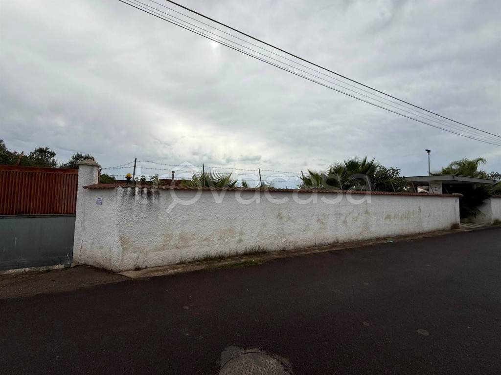 locale commerciale in vendita a Taranto in zona Talsano