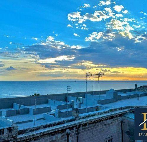 intera palazzina in vendita a Taranto in zona Borgo Antico