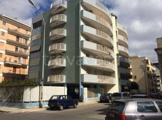 quadrivano in vendita a Taranto in zona Tre Carrare-Battisti