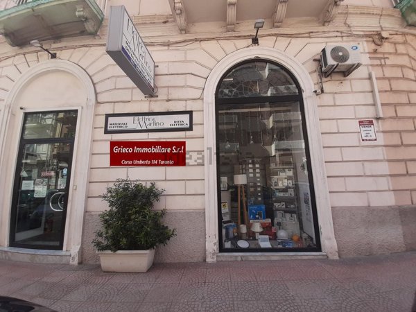 locale commerciale in vendita a Taranto in zona Borgo