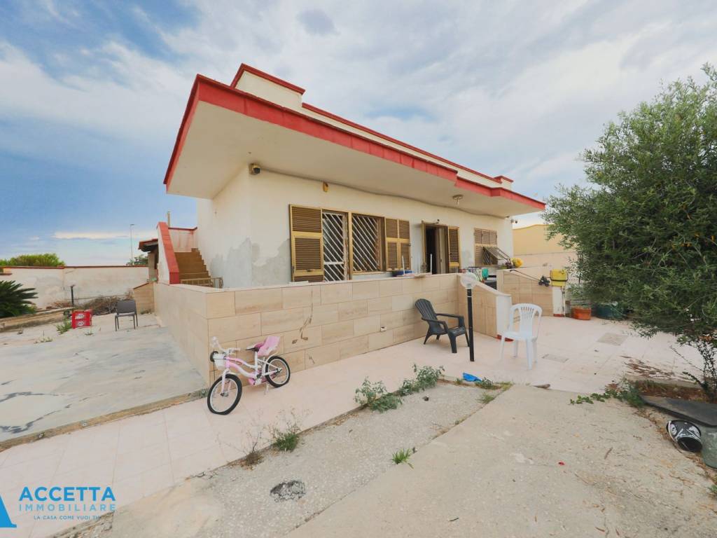 casa indipendente in vendita a Taranto in zona Talsano