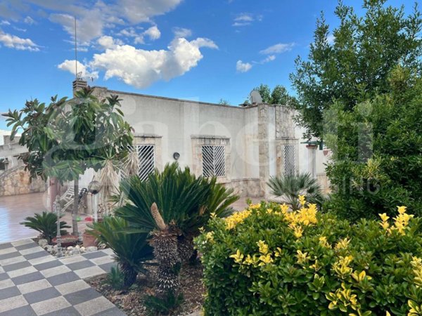 casa indipendente in vendita a Taranto in zona Solito-Corvisea